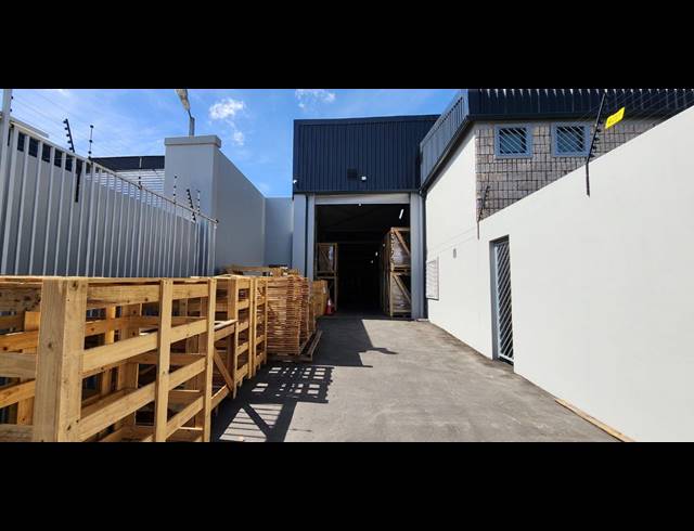 1,791M² WAREHOUSE TO LET IN BRACKENFELL INDUSTRIAL